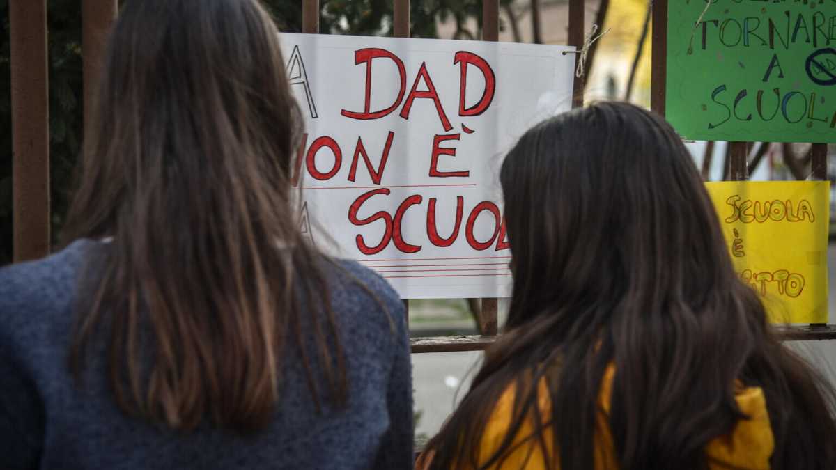 Immagine di Si torna alla Dad? Perché gli studenti sono il sacrificio perfetto