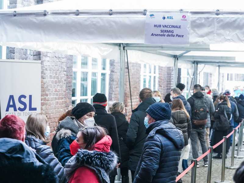 "Obbligo vaccinale per gli over 60". La proposta del governo Draghi in Cdm