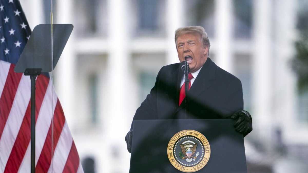 Immagine di Trump prepara un discorso per schierarsi con l'attacco al Congresso di un anno fa