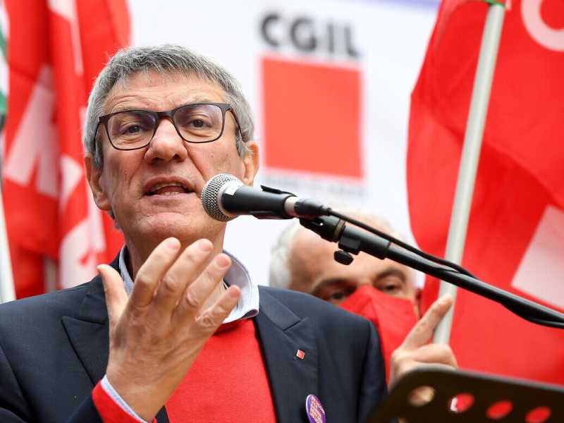 Maurizio Landini, segretario della Cgil (Ansa)