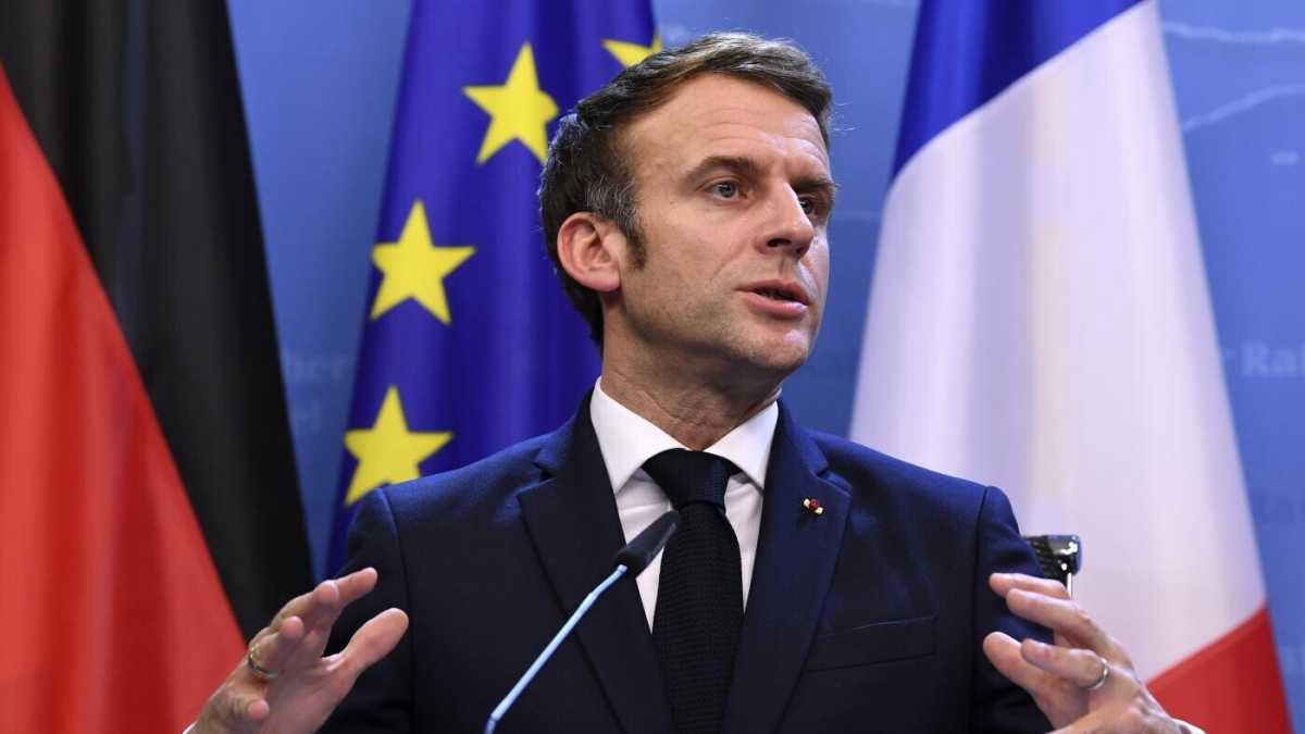 Immagine di Macron sui No vax ha le idee chiarissime: rompergli le palle