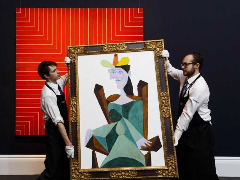 Femme assise sur une chaise di Picasso esposto da Sotheby's il 10 ottobre 2015 a Londra (Foto di Tristan Fewings/Getty Images per Sotheby's)<br />