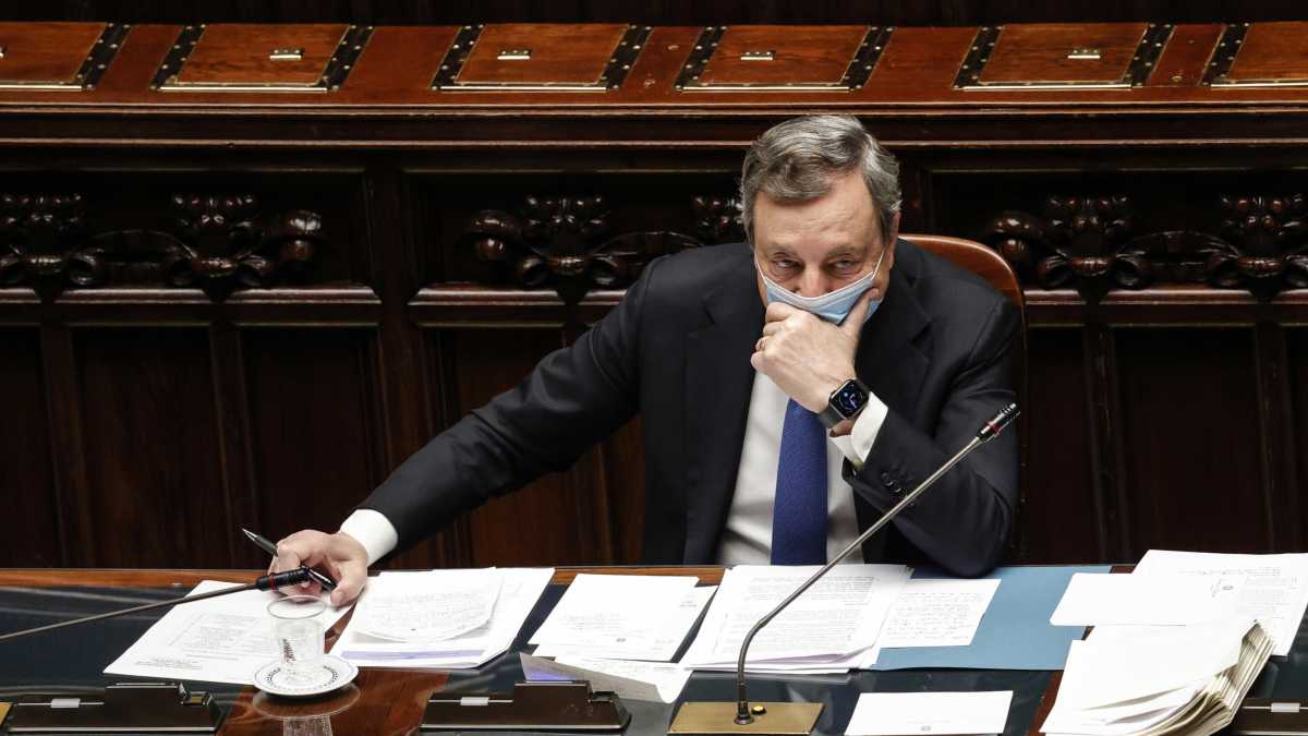 Immagine di Draghi e il governo usurato: strappi, mediazioni e rebus Quirinale