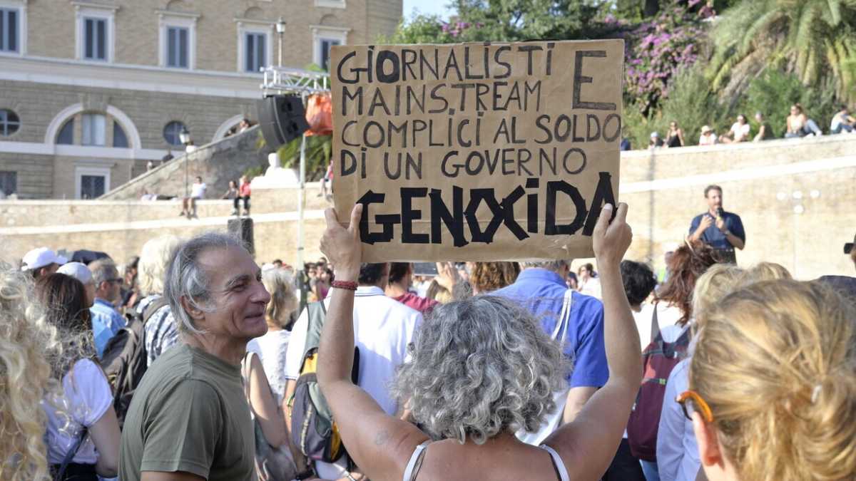 Immagine di Complottisti da sempre, i media non c'entrano