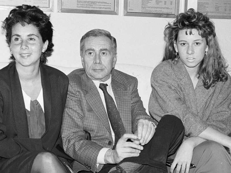 Enzo Tortora con le figlie Silvia (a sinistra) e Gaia (Ansa) 