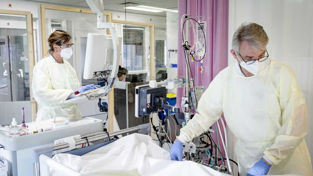 Immagine di Operatori contagiati e interventi rimandati: ecco l'affanno degli ospedali italiani