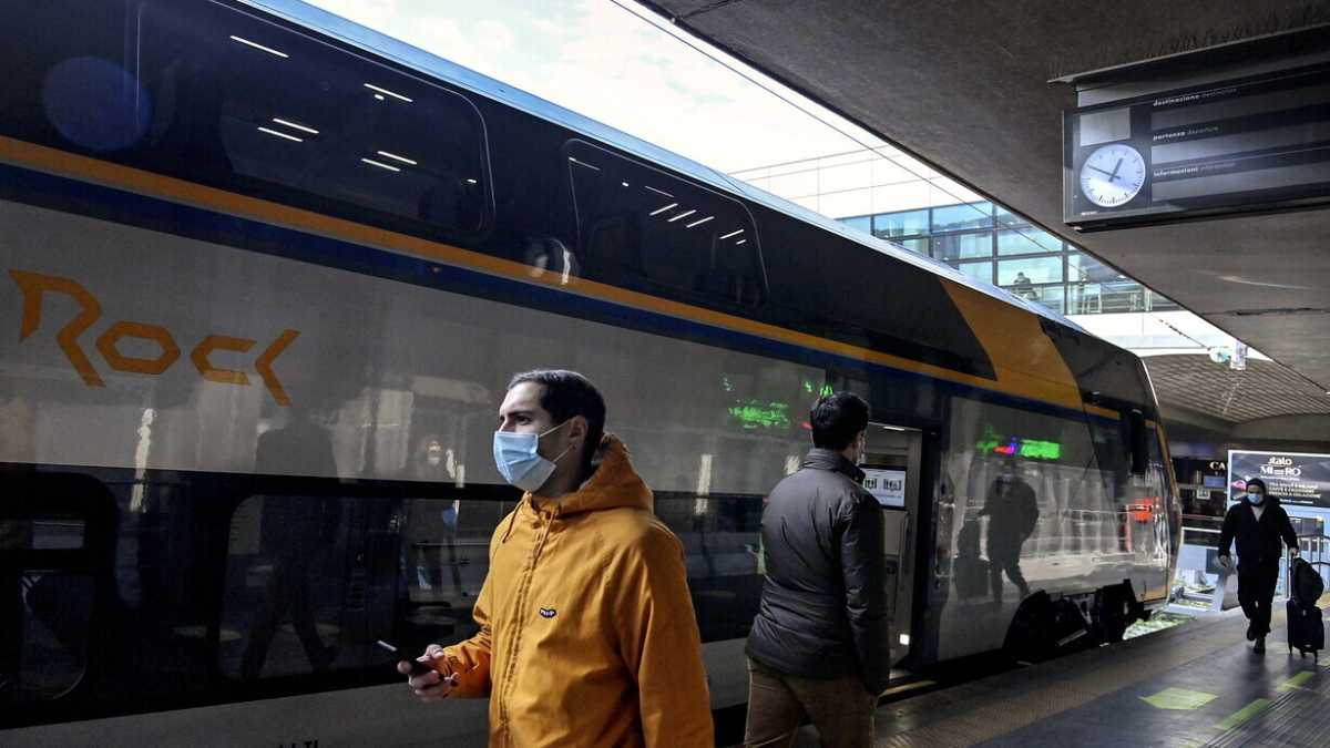 Immagine di Tutti i guai che Omicron sta causando ai trasporti