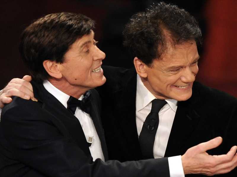 Gianni Morandi e Massimo Ranieri a Sanremo 2011 (Ansa) 