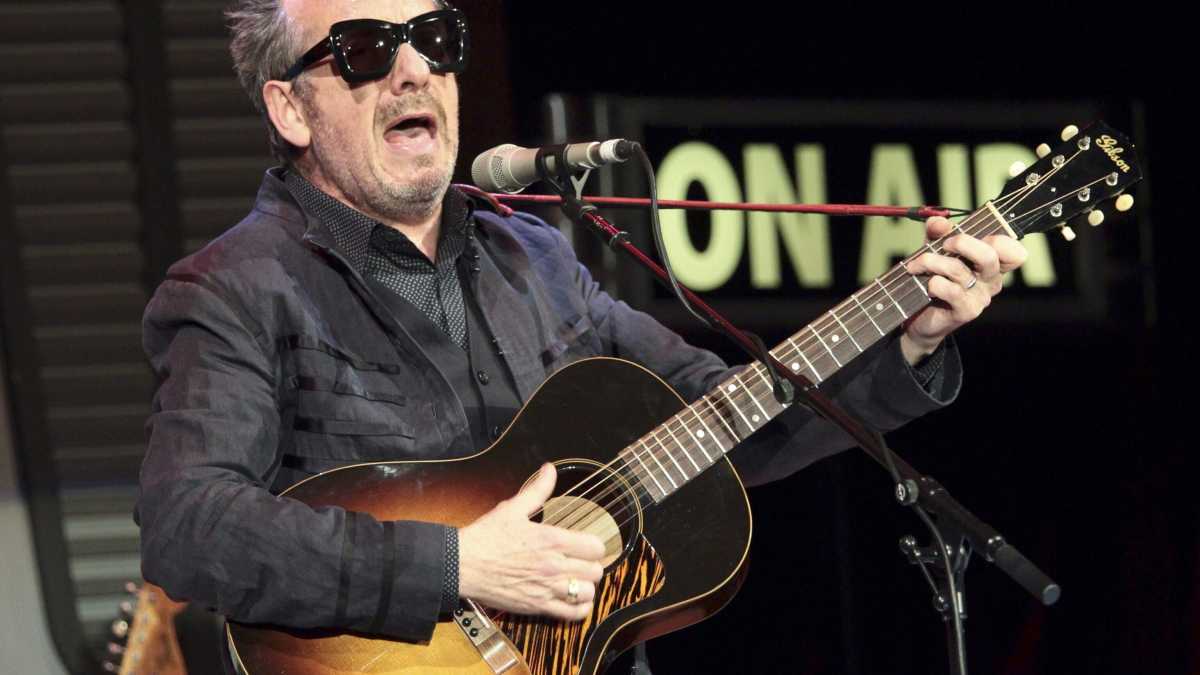 Immagine di Anche Elvis Costello deve cedere al politicamente corretto