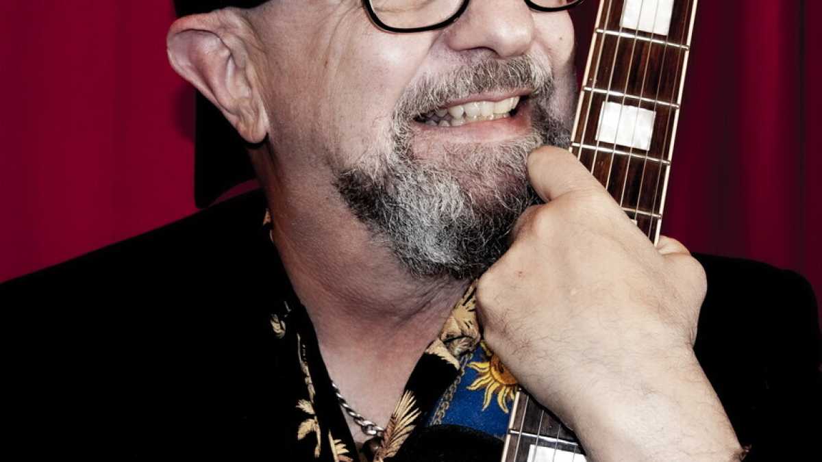 Immagine di "Non c'è motivo di castigare la musica". Parla Sergio Caputo, vampiro del jazz