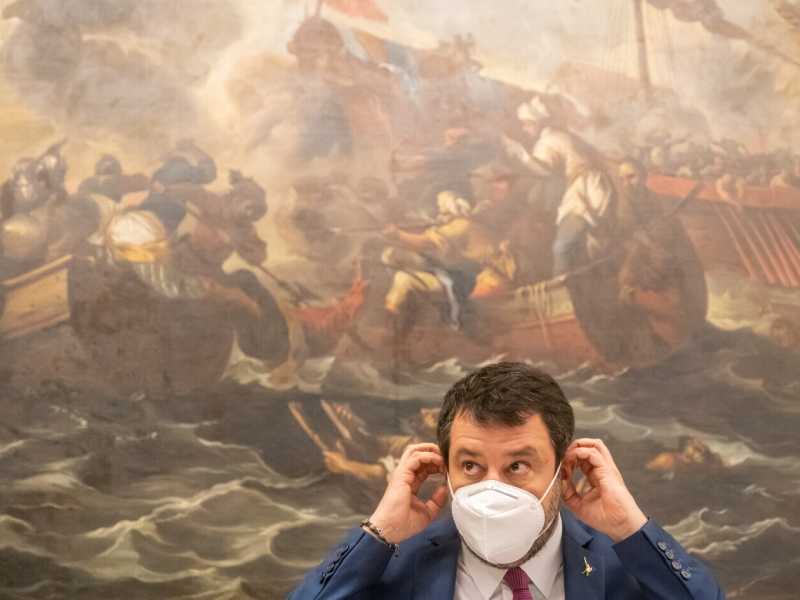 Il gioco di Salvini. Spinge Berlusconi, chiude a Draghi, tratta anche con la sinistra