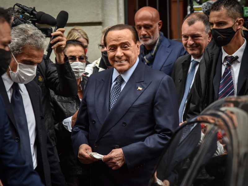 I nemici del Cav. credono al Cav. al Colle. Mostri in prima pagina