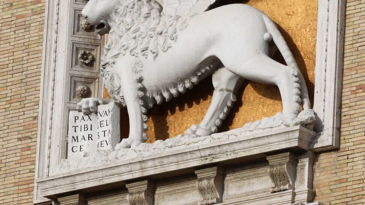Immagine di È terremoto in Generali. Ecco il piano di Caltagirone
