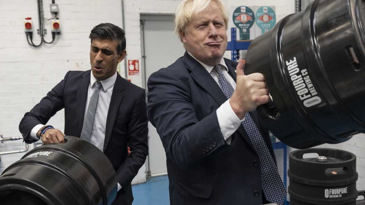 Immagine di Chissà se BoJo sopravvive alla festa che gli preparano Cummings e Sunak