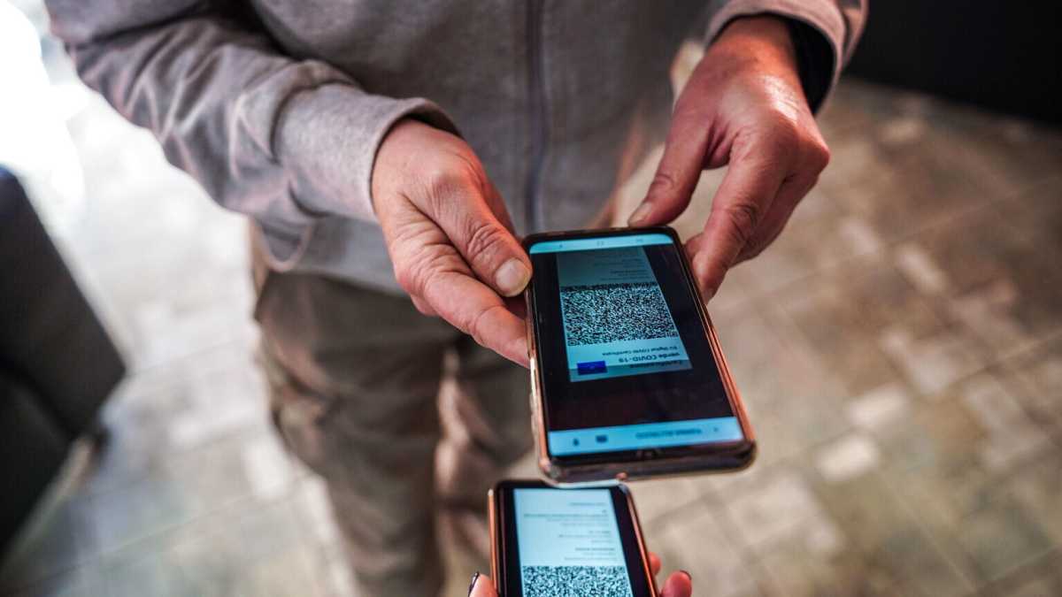 Immagine di Green pass al tabaccaio e in libreria. Le regole da febbraio