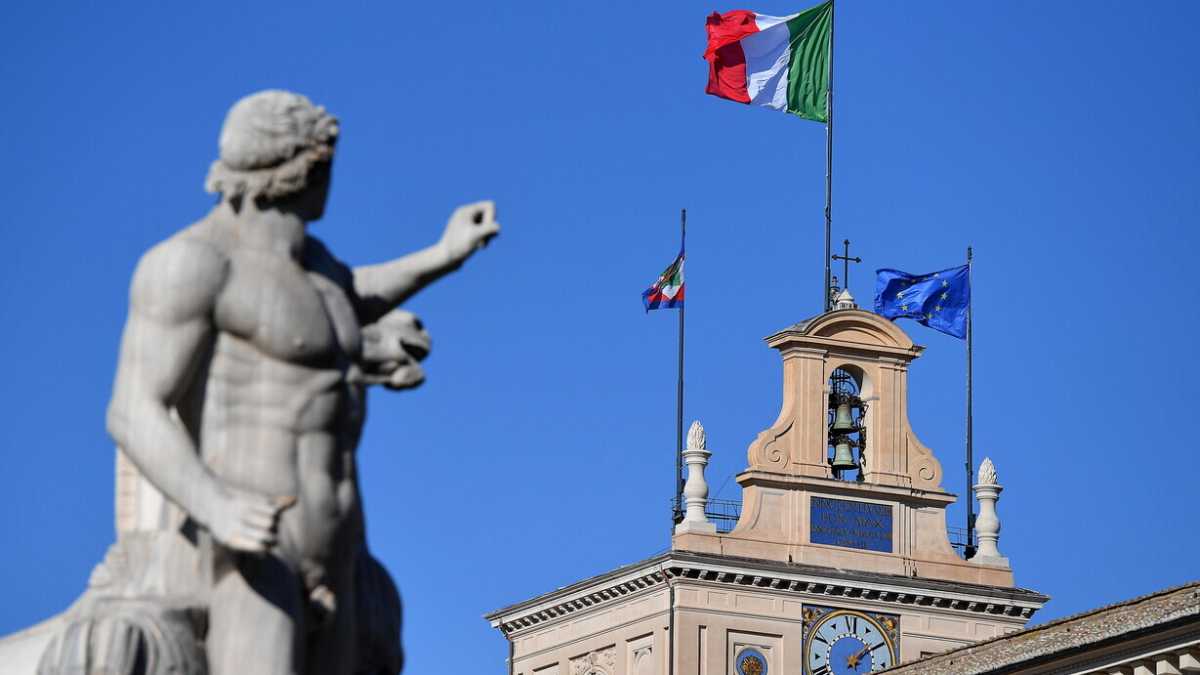Immagine di A una settimana dal voto, nel Palazzo si discute di regali e candidati “da non bruciare”