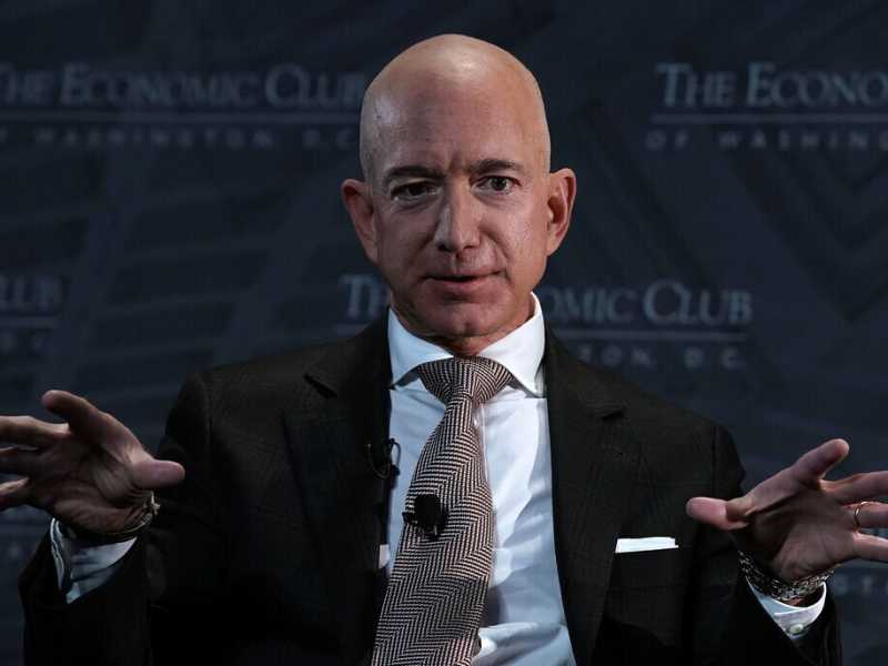 Jeff Bezos parla all'Economic Club of Washington (Foto di Alex Wong/Getty Images)&nbsp;<br />