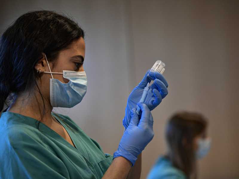 Il Green pass funziona: più vaccini, meno morti e più pil