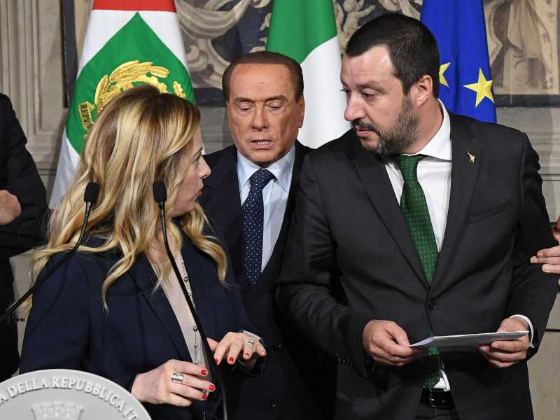 Salvini teme lo scherzetto del Cav., e prova a fermare Draghi