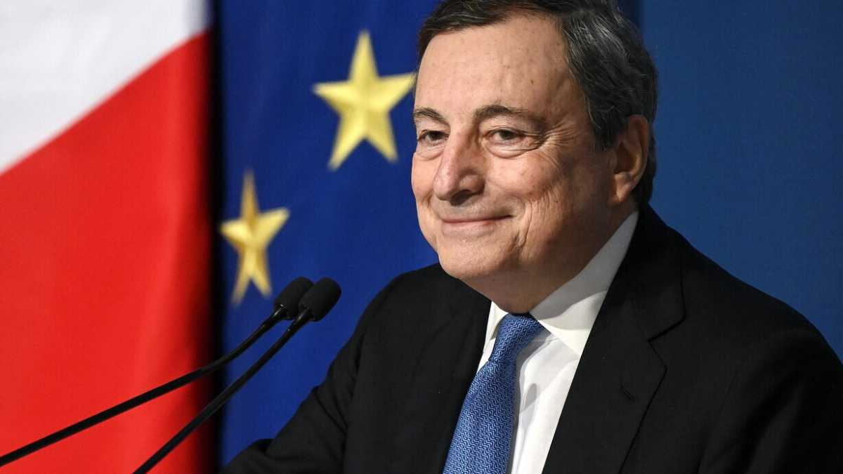 Immagine di Perché la pazza candidatura del Cav. ha avvicinato Draghi al Colle