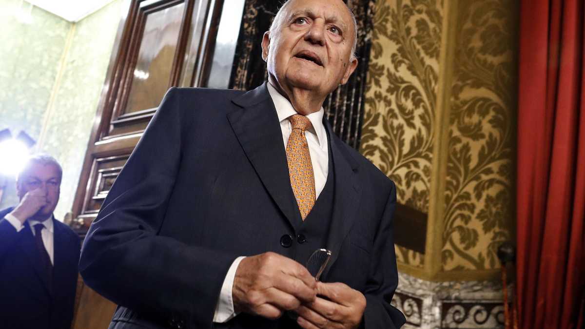 Immagine di Non solo Generali. Così Savona tiene in ostaggio la Consob