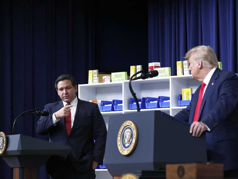 Trump soffre l’ascesa di Ron DeSantis, che è meno ragionevole di lui sul vaccino