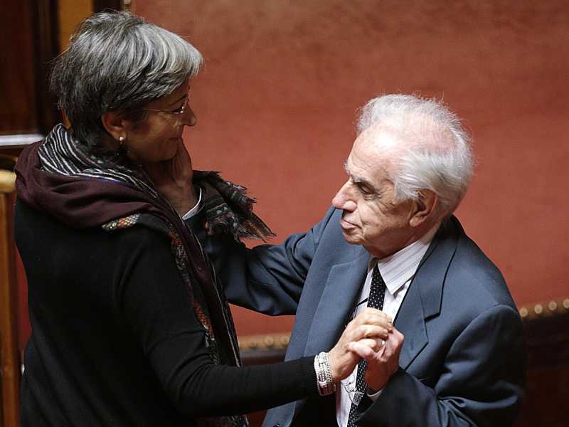 <span style="font-family: Arial, sans-serif; font-size: 12px;">Mario Tronti saluta Anna Finocchiaro in Senato, nel 2014 (Foto Ansa)</span>