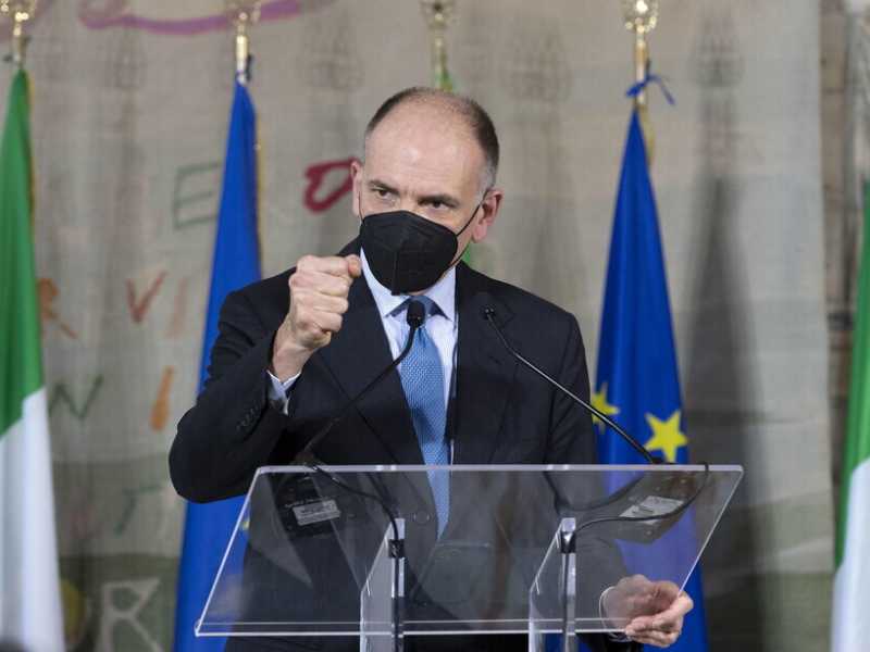 Letta scalpita, ma Renzi lo avverte: "Per Draghi al Colle manca un accordo politico"