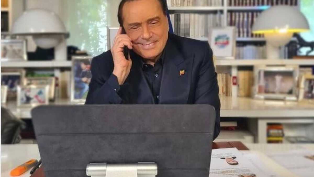 Immagine di Quirinale, la mossa del Cav. fa implodere il centrodestra. Meloni sta con Draghi