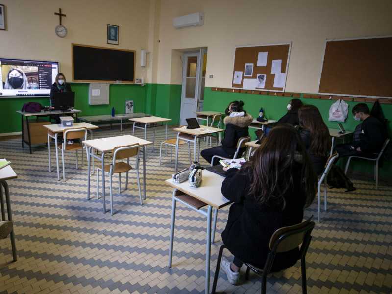 Il rientro a scuola a Roma (Ansa) 