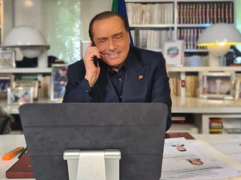 Quirinale, la mossa del Cav. fa implodere il centrodestra. Meloni sta con Draghi