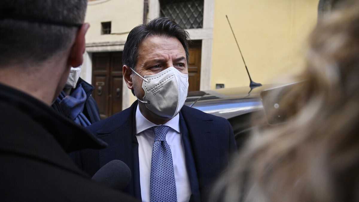Immagine di Quirinale, Pd e M5s in ordine sparso: Conte cerca voti per Riccardi, Letta per Draghi