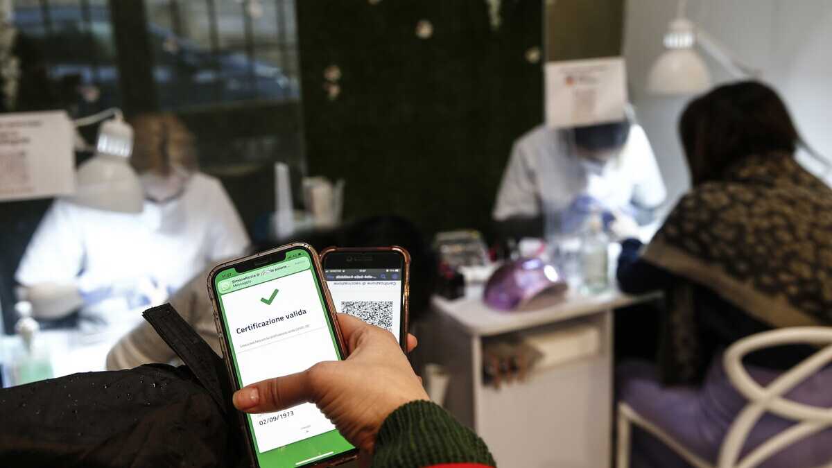 Immagine di Cinque regioni in zona arancione. L'ipotesi di una proroga del green pass