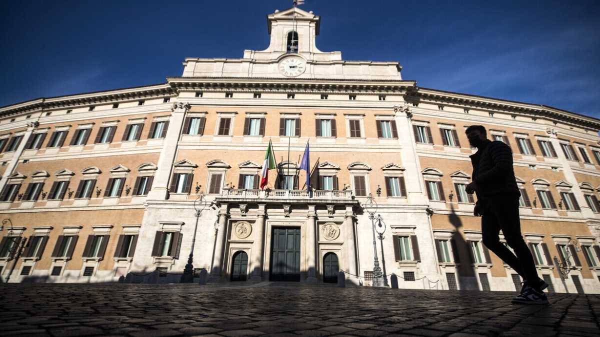 Immagine di Bianco Quirinale. Il primo giorno di voto per il Colle raccontato con i colori