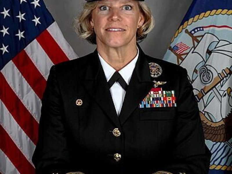 Amy N. Bauernschmidt, classe 1972, dall&rsquo;agosto 2021 &egrave; comandante della portaerei nucleare Uss Abraham Lincoln (Wikipedia)&nbsp;<br />