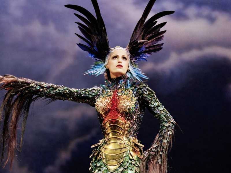 Yasmin Le Bon nell'abito "La chim&egrave;re" di Manfred Thierry Mugler, al London Palladium, 1997