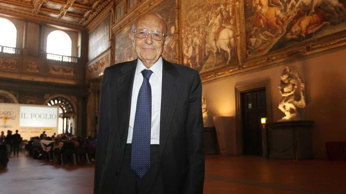 Immagine di Lo studio, la scrittura, l’impegno e il vento che tira. Il saggio di Sabino Cassese