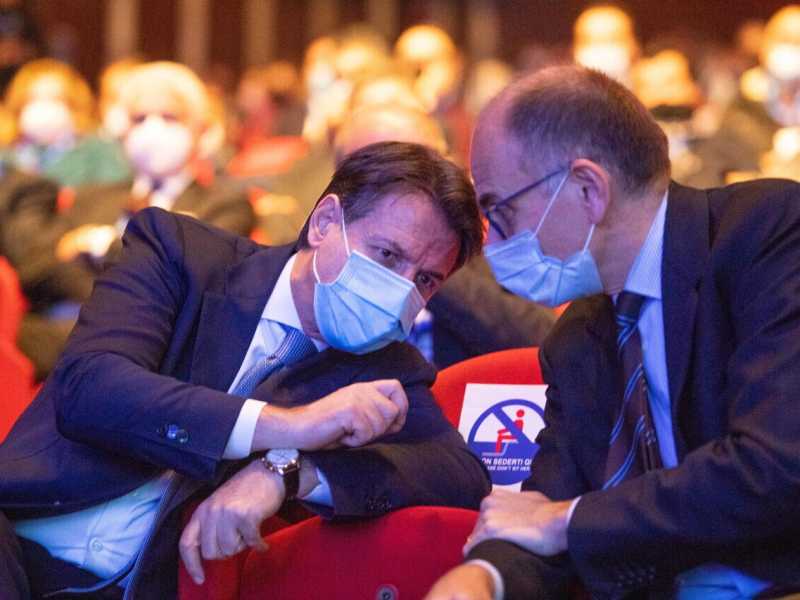 Draghi al Colle, Letta: "Se salta, rischio voto". Ma Conte: "Un danno per l'Italia"