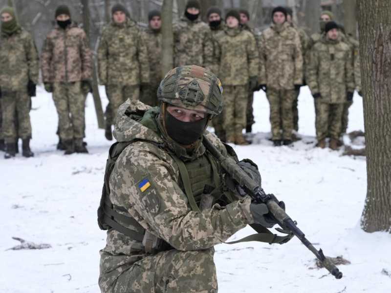 I dubbi di Kiev sull’aiuto dell’occidente e l’imperativo: restiamo calmi