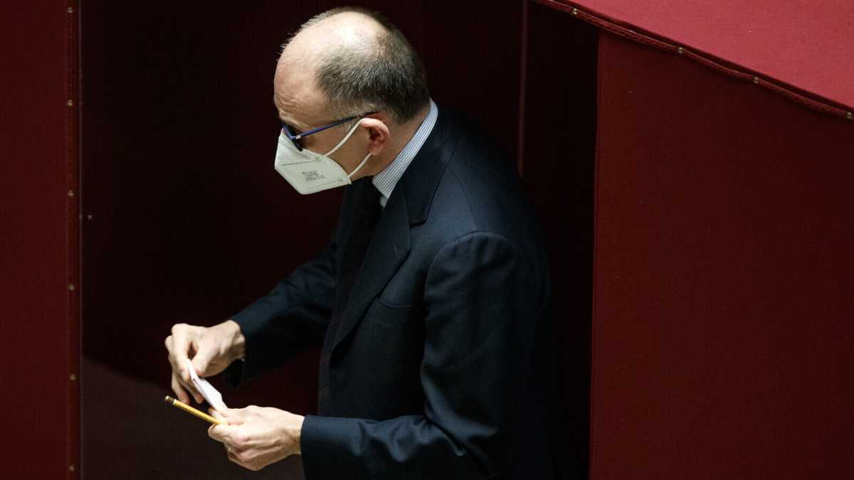 Immagine di "Venerdì chiudiamo". Letta nel bunker resiste a Casini, sperando nella Meloni