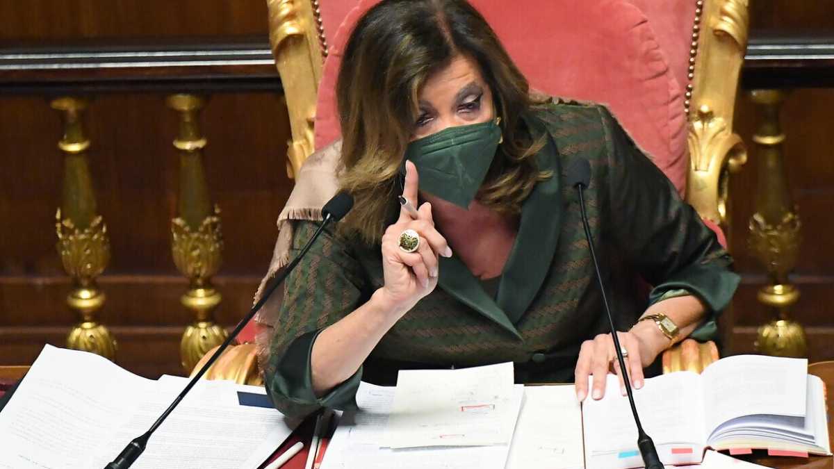 Immagine di Il centrodestra gioca (male) la carta Casellati, sullo sfondo Draghi e Casini