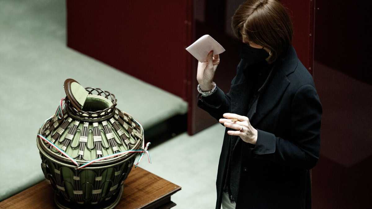 Immagine di Quirinale, al terzo spoglio spunta Mattarella. L'ipotesi Crosetto funziona più di Casini