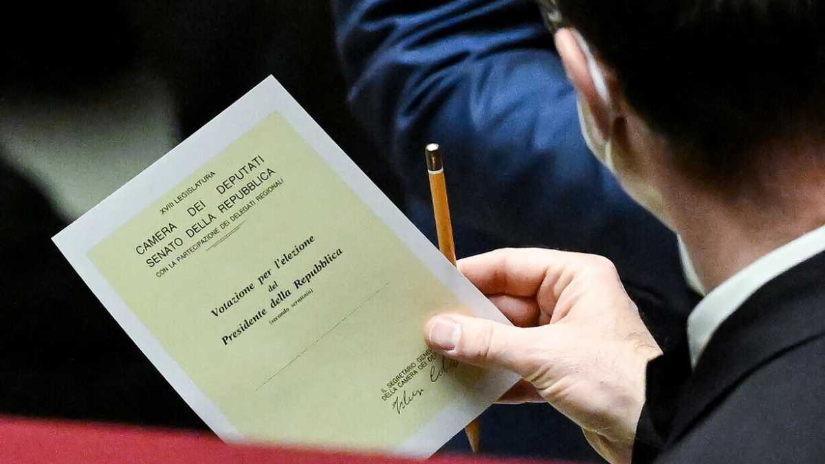 Immagine di In pubblico ci si batte per la Segre al Quirinale, nell’urna si scrive Dino Zoff