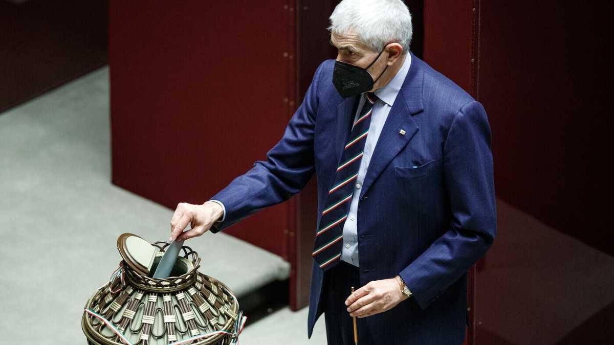 Immagine di "Operazione Casini". Iv, pezzi di Pd e di centrodestra pronti a votarlo già oggi