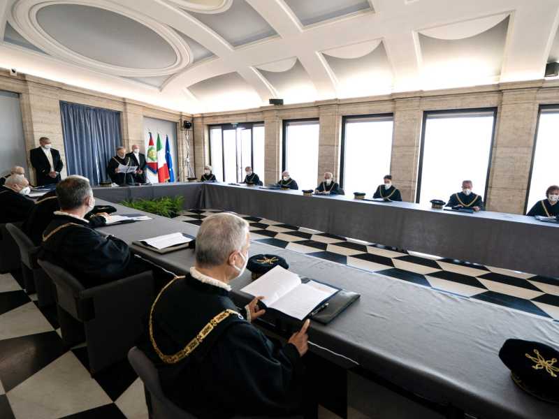 La Corte costituzionale riunita (Ansa) 
