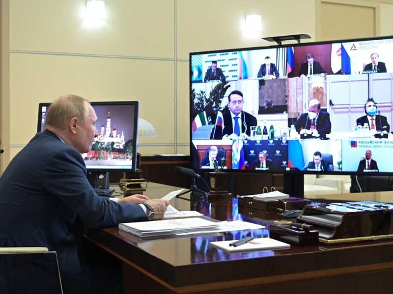 L’incontro tra le aziende italiane e Putin tra business, venti di guerra e defezioni