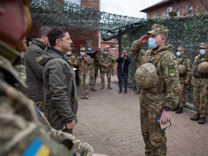 Il Cremlino fa i conti: costa più un’invasione o riconoscere il Donbass?