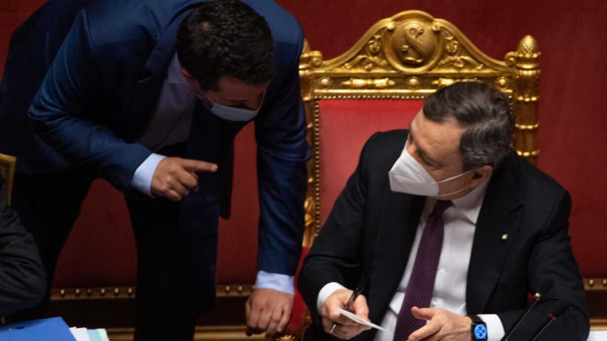 Immagine di Le carte di Draghi. Incontra Salvini, tifa Cav. Confida nell'asse Giorgetti-Meloni