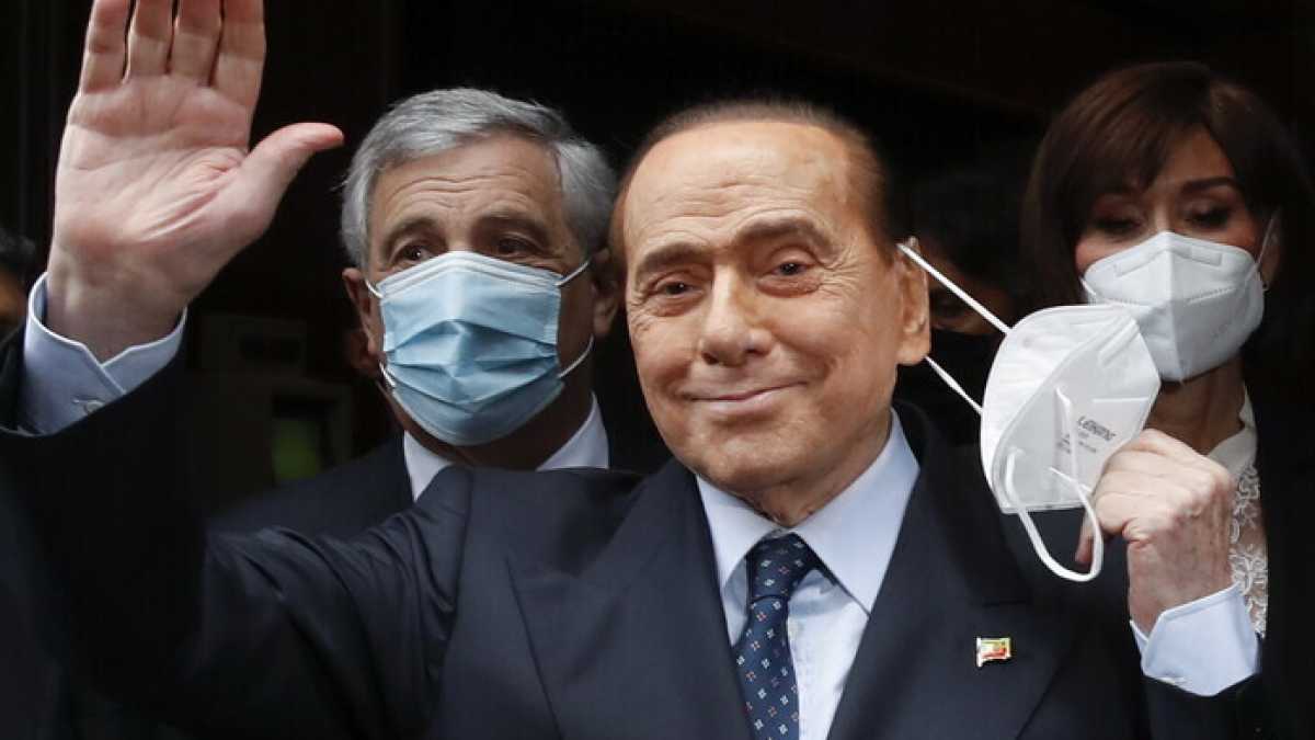 Immagine di Draghi apre un canale con Berlusconi, Tajani a Chigi. Il Cav. dissimula ma sorride