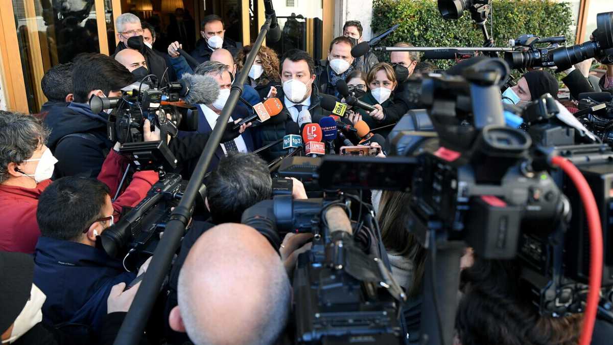 Immagine di A Montecitorio la marea monta e si ritrae. Eccoli, sono loro: i giornalisti